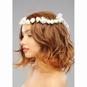 ČELENKA s bílými květy 1