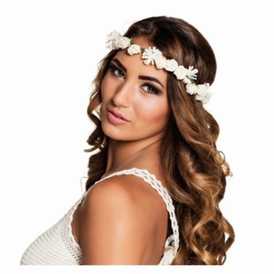 ČELENKA s bílými květy 3